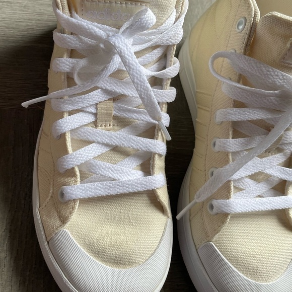 Adidas Canvas - Picture 9 of 16